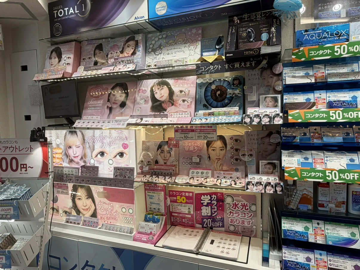 カラコン展示