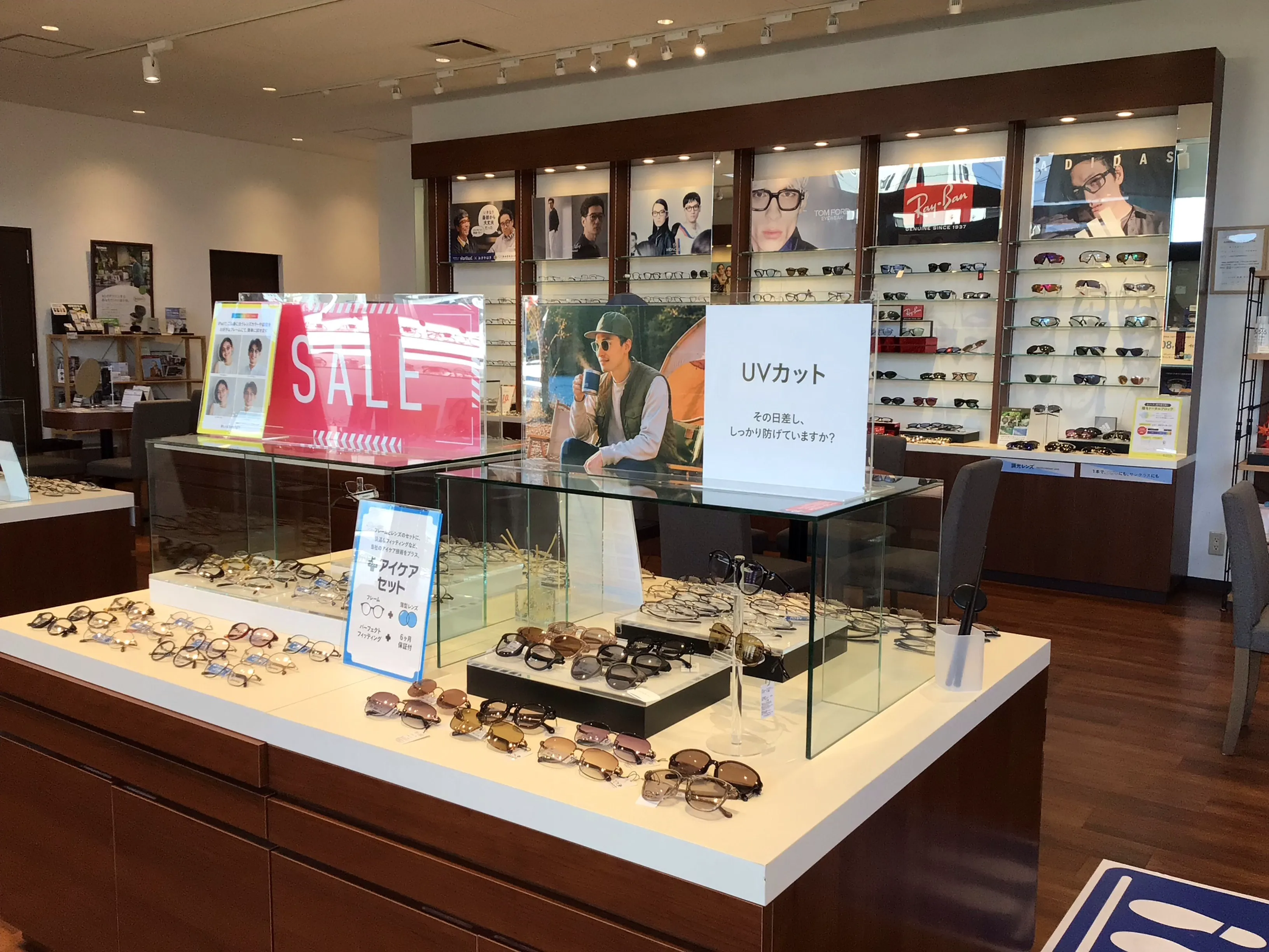 メガネスーパー甲府昭和店プラスアイケア展示