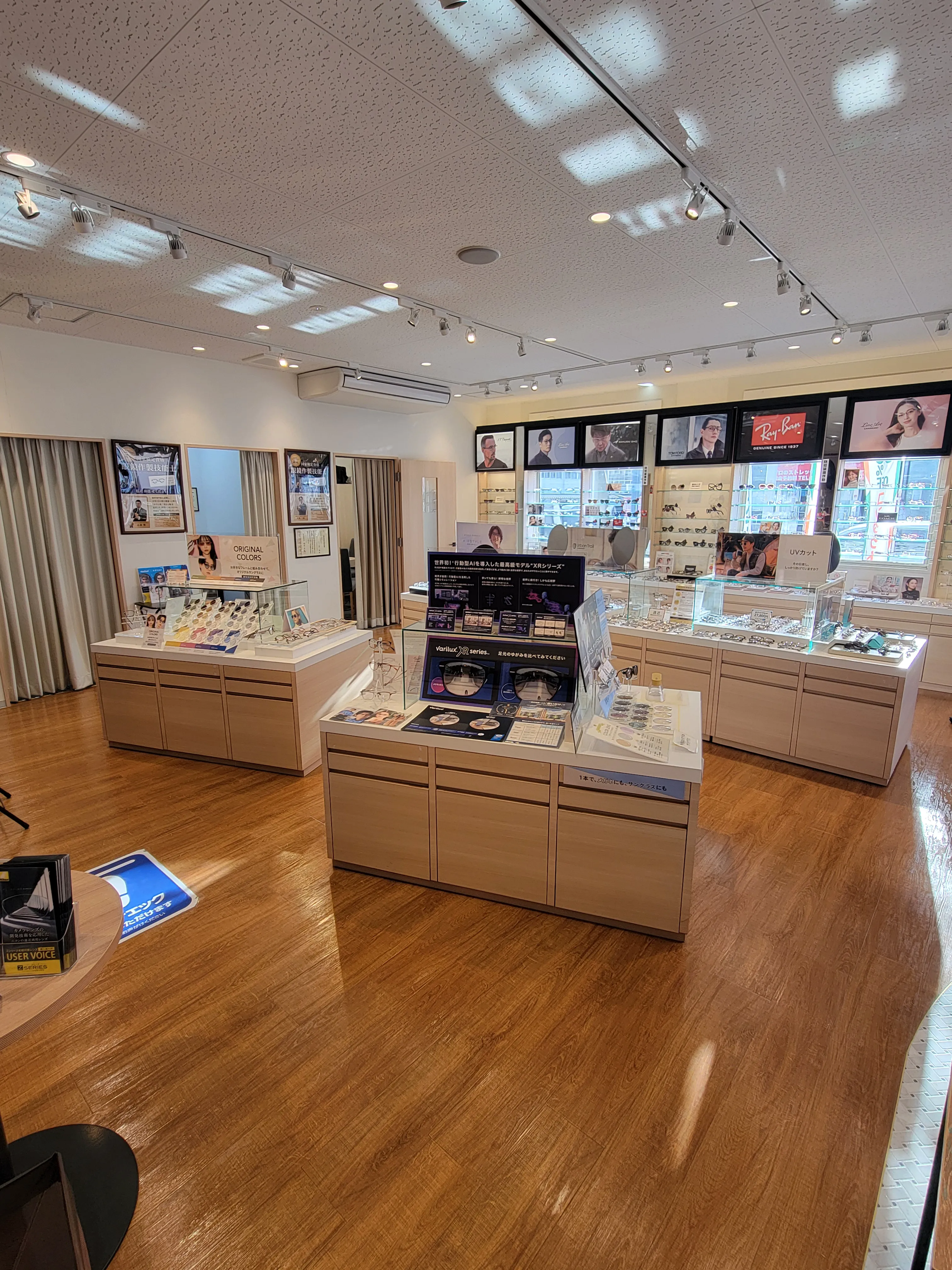 メガネスーパーオギノ韮崎店の店内