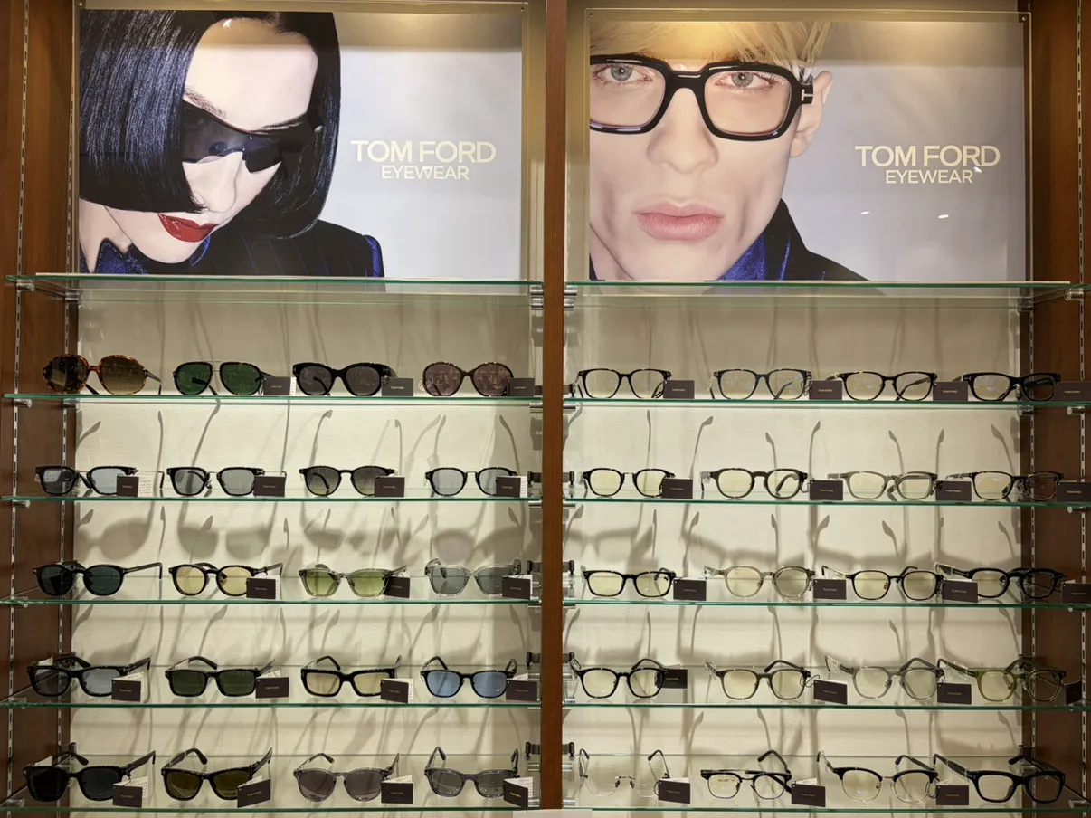 TOMFORD取扱店　有名人の着用も多い、大人気ブランドであるTOMFORDを数多く取り扱いしており、毎年新作も入荷しております。