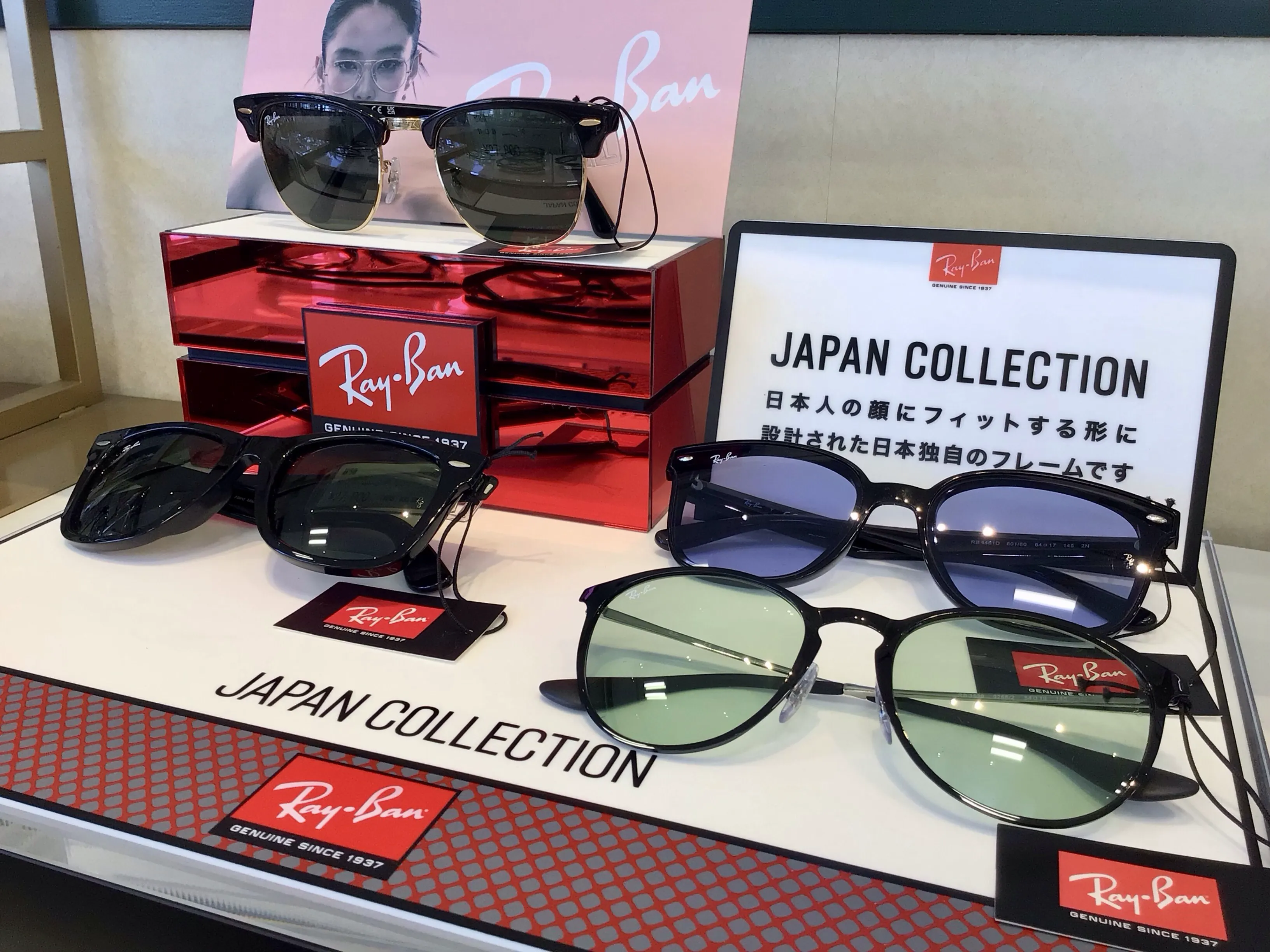 メガネスーパー姫路花田店の売れ筋RAYBANサングラを展開したディスプレイ