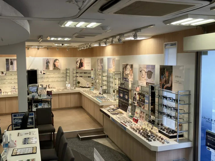 メガネスーパー浜田山店の１Ｆフロアー
