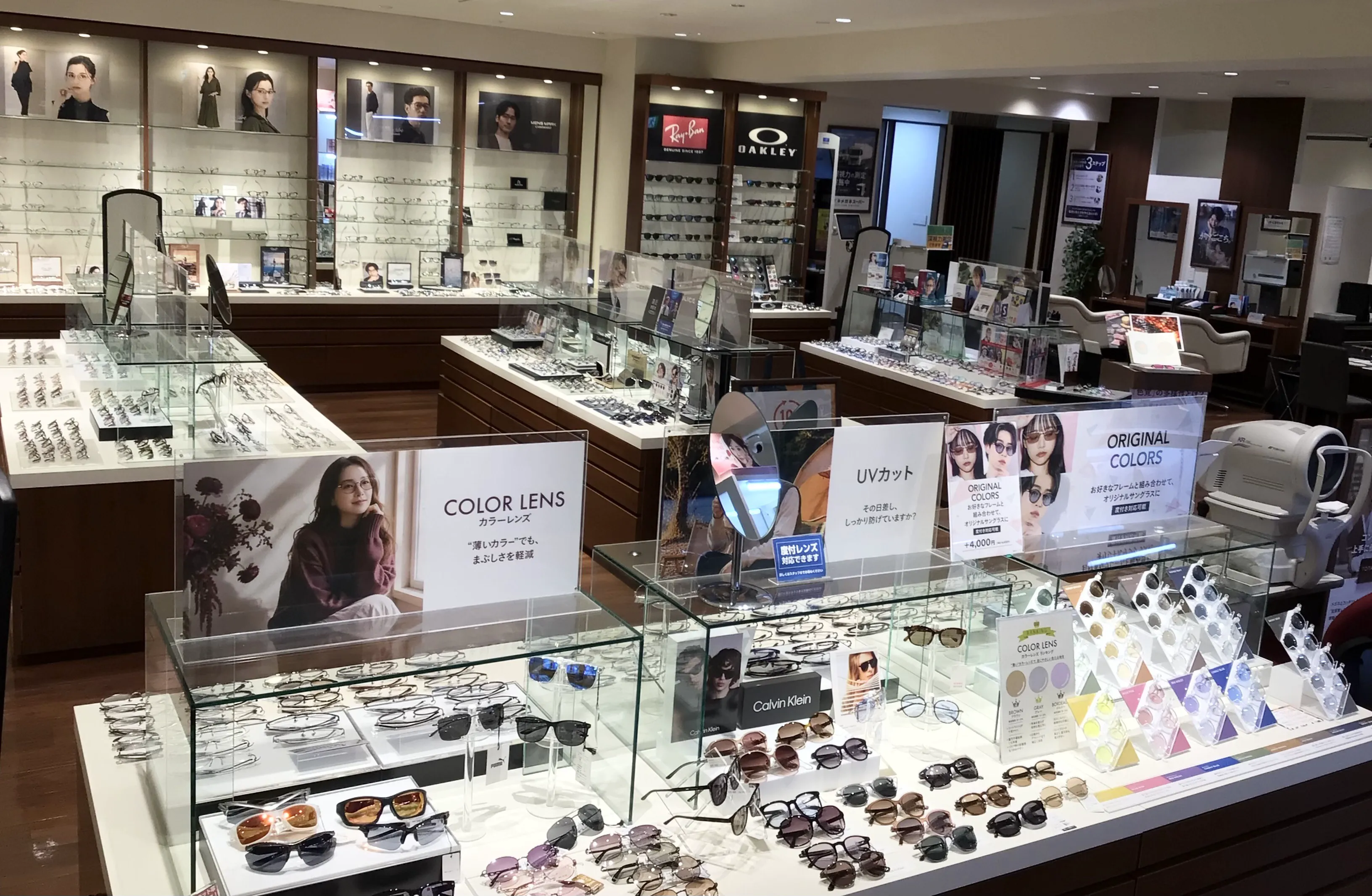 店内は広々としたリラックスできる空間をお作りしています。