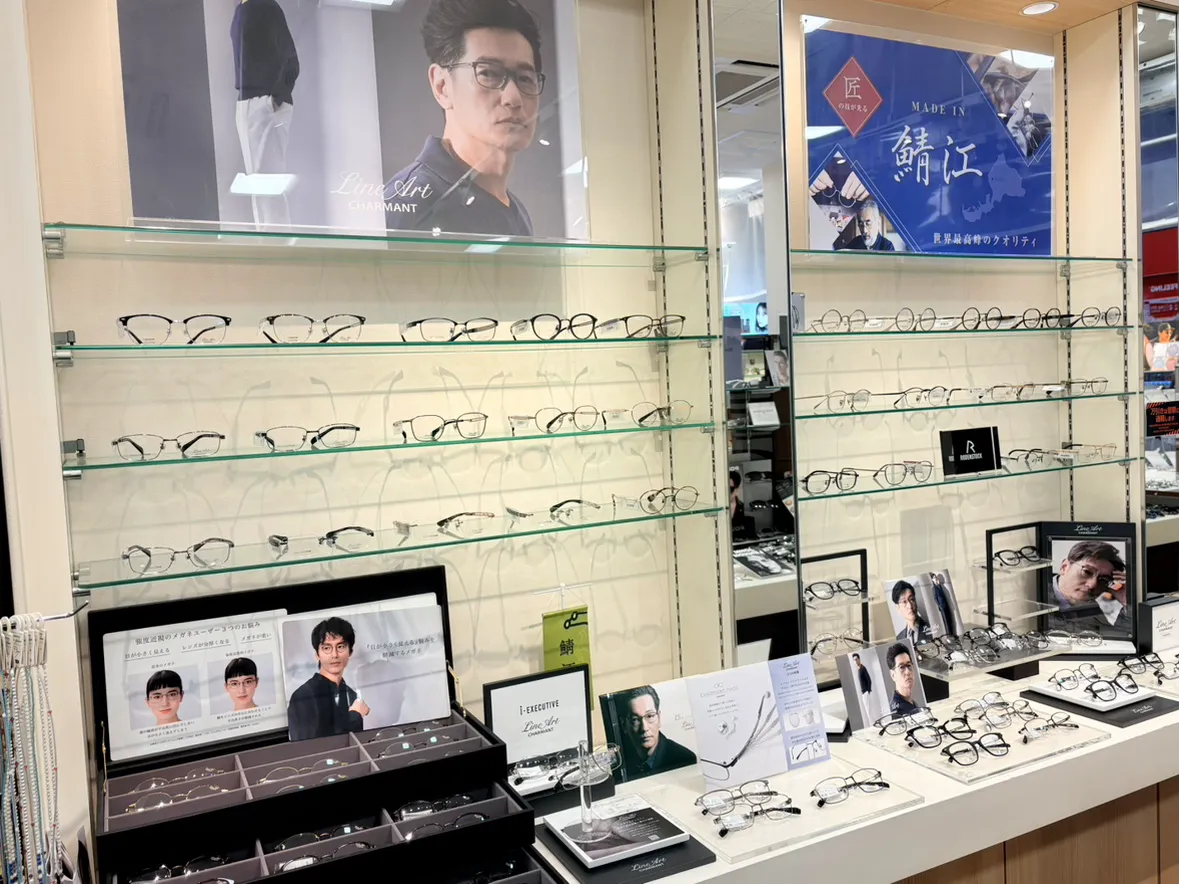 メガネスーパー名古屋大須店のラインアートコーナー男性