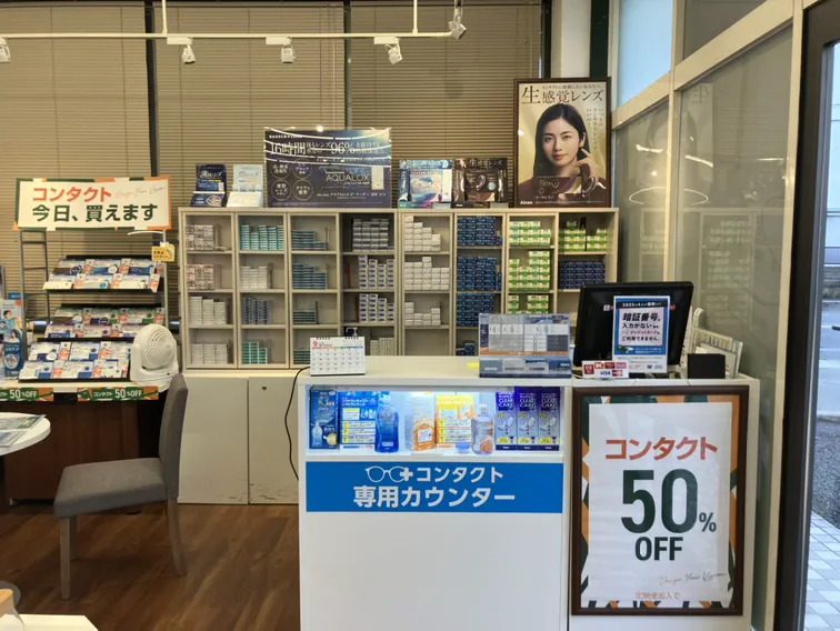 メガネスーパー北本桶川店の店内、コンタクトカウンター