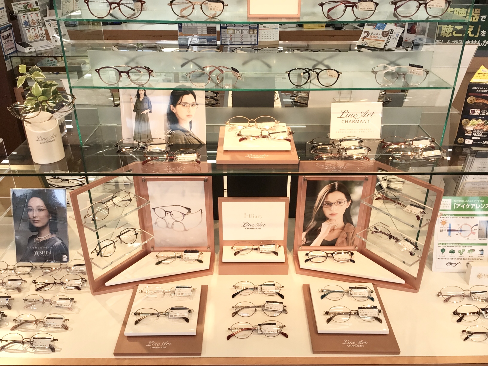 メガネのオオツカ草津野路店。婦人ラインアート