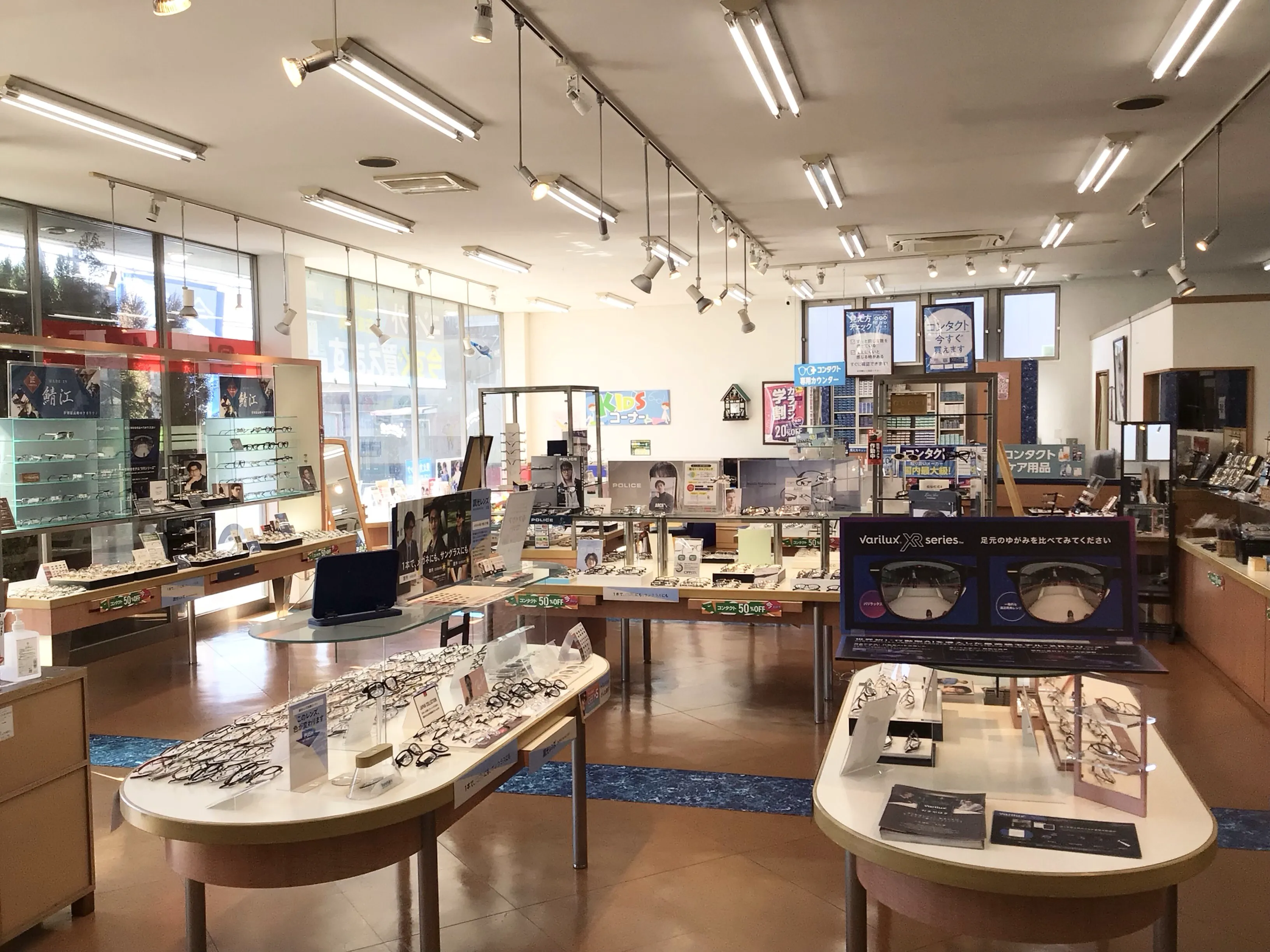メガネのオオツカ守山店。フロア全体
