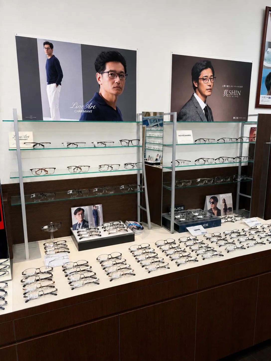 メガネスーパー駒沢大学前店の店内 紳士コーナー