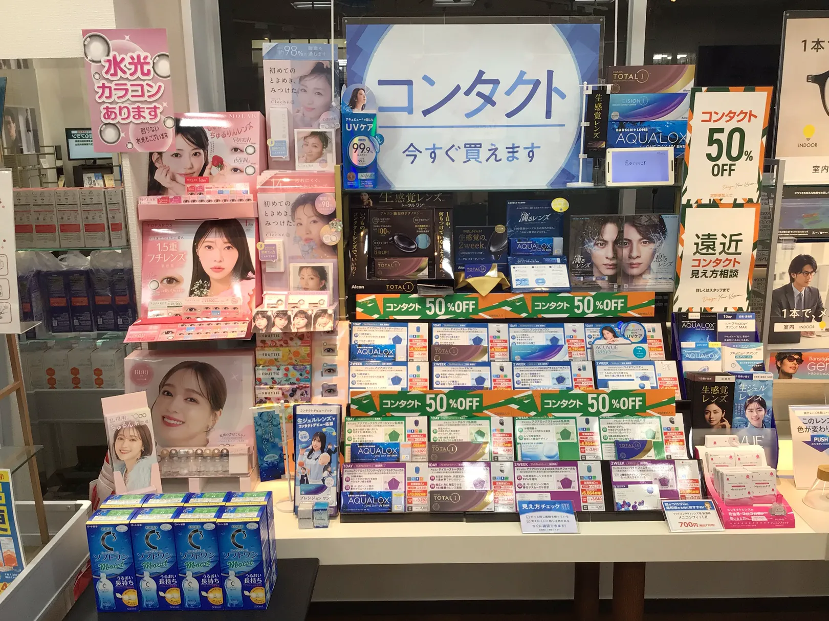 メガネスーパー長野若槻店の店内コンタクトレンズディスプレイ