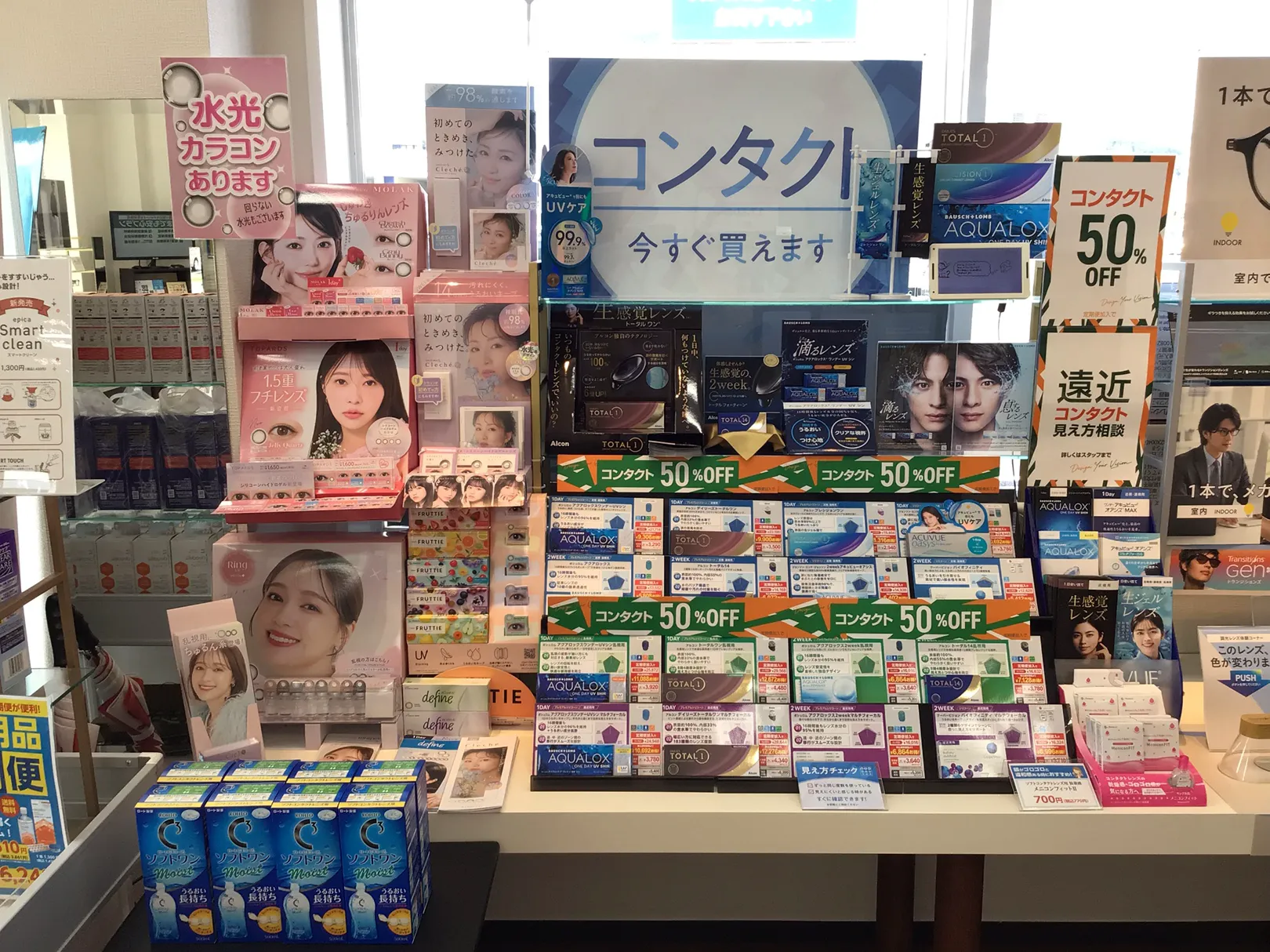 メガネスーパー長野若槻店の店内コンタクトレンズディスプレイ