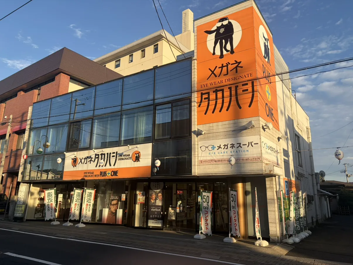 メガネのタカハシ店の外観 ガラス張り入り口