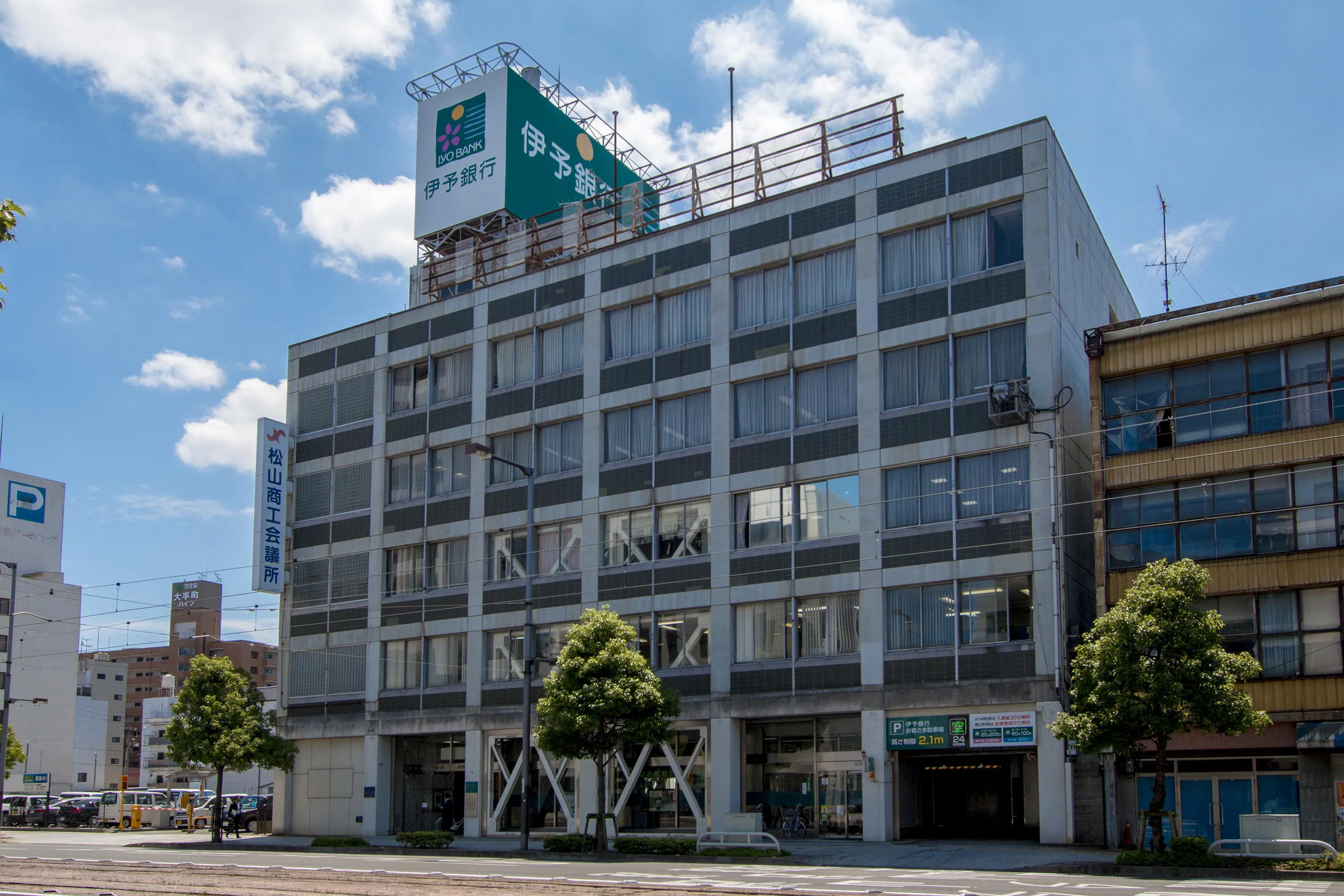 伊予銀行松山駅前支店