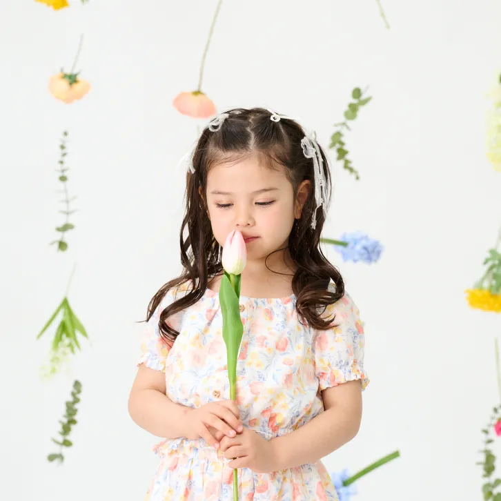 セルフ写真館でのお子さまとお花の撮影イメージ