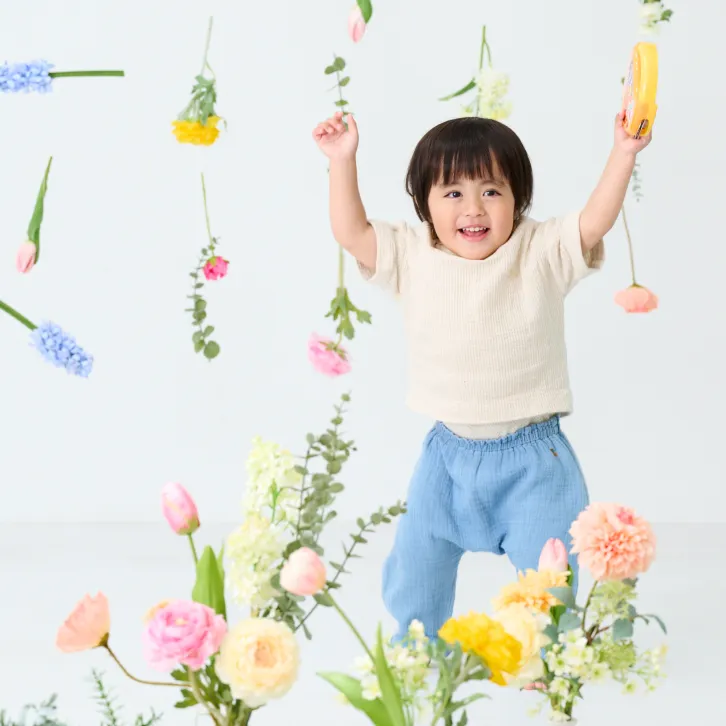セルフ写真館でのお子さまとお花の撮影イメージ