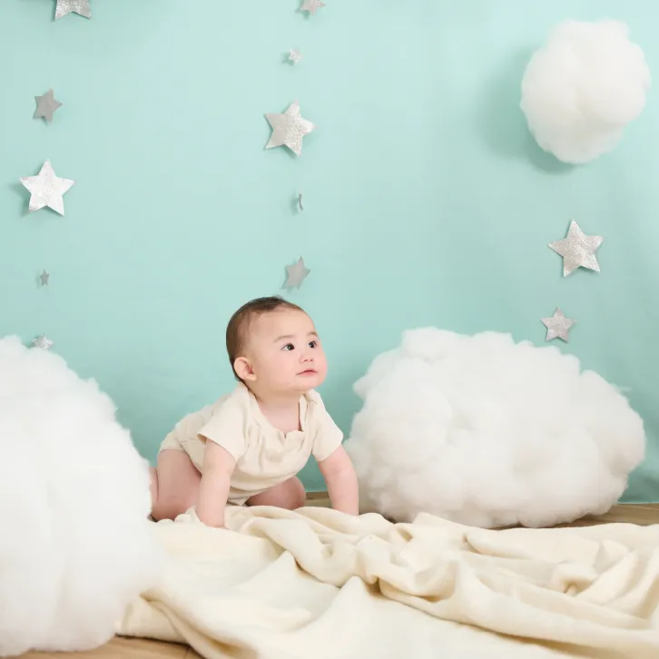 セルフ写真館での赤ちゃんと雲の撮影イメージ